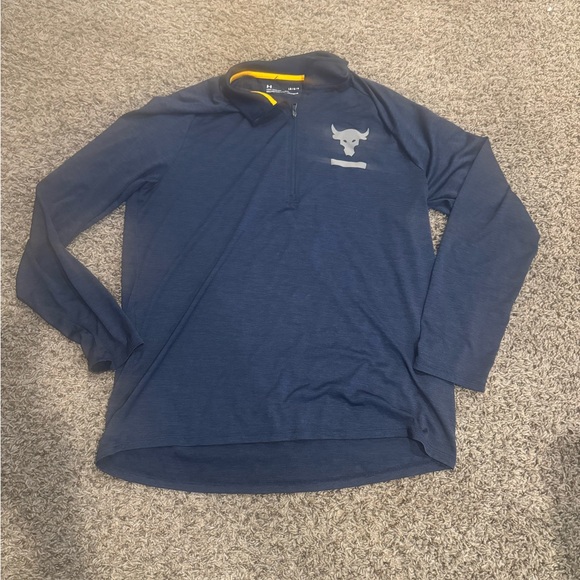 Project rock under Armour pullover. Fits more like a medium. - Picture 1 of 1